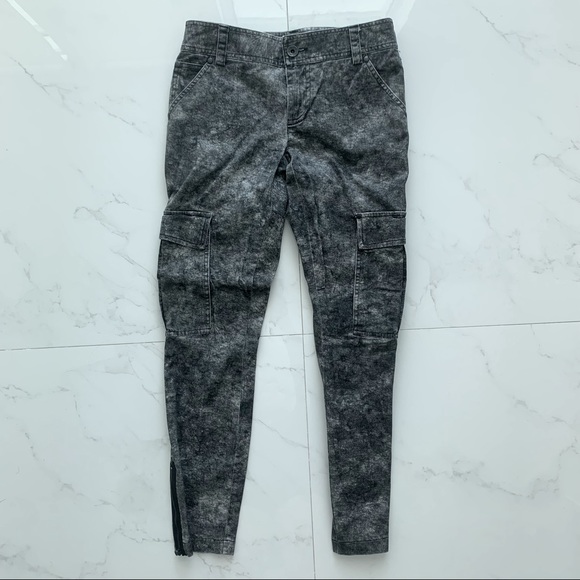 🛑 SOLD! - New Alice and Olivia Acid Wash, Ankle Length, Cargo Zip Ankle Pants - Picture 4 of 5